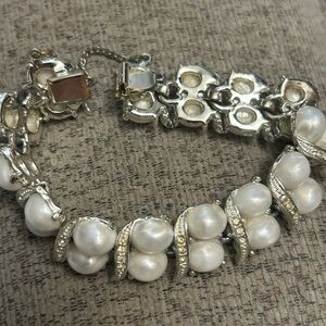 Elegant Silver and Pearl Bracelet